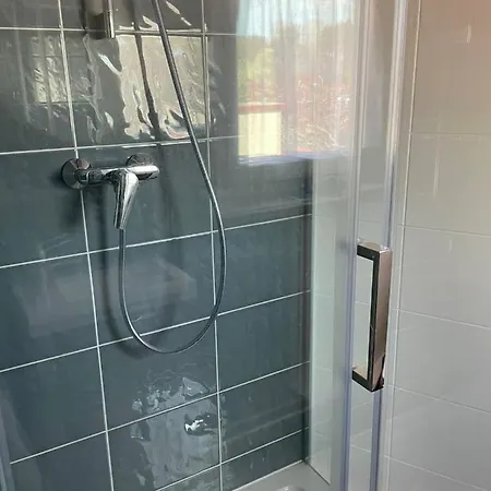 게스트하우스 Domek Zielony 미엘노